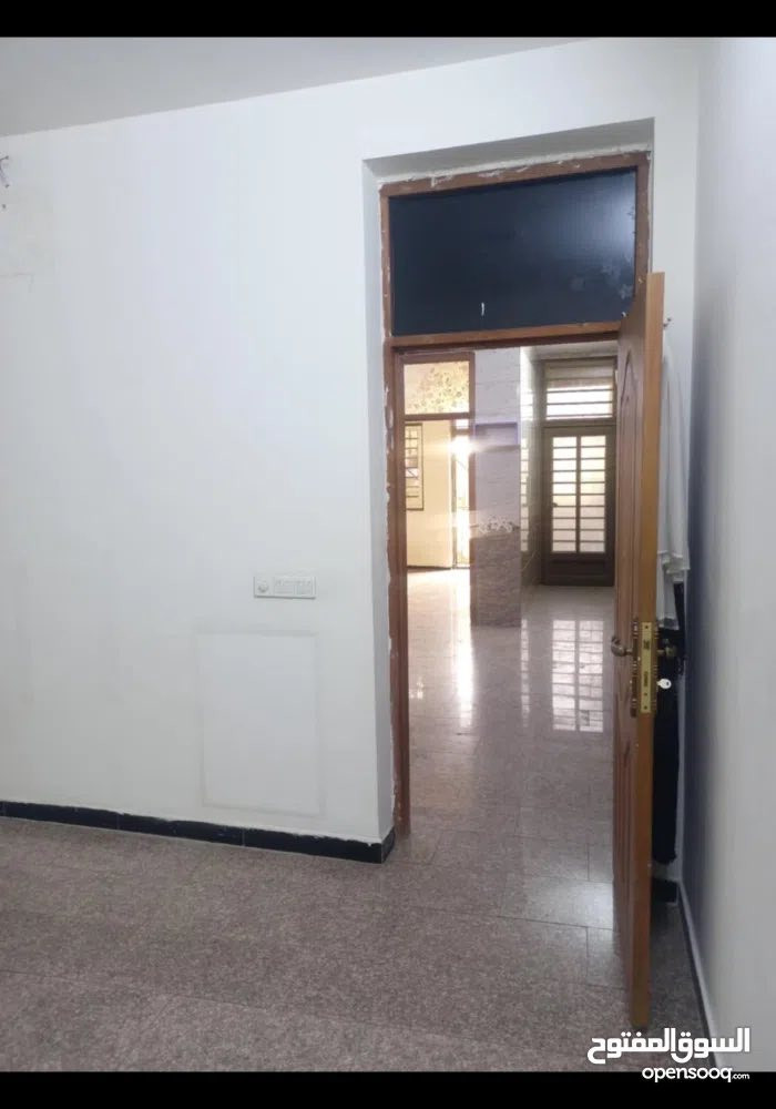 شقة للايجار كرادة ابوقلام طابق 3 موقع متميز غرفة نوم حمام هول مطبخ مدخلين، السعر 650 الف شهريا للاستفسار من المالك مباشرة
***********
