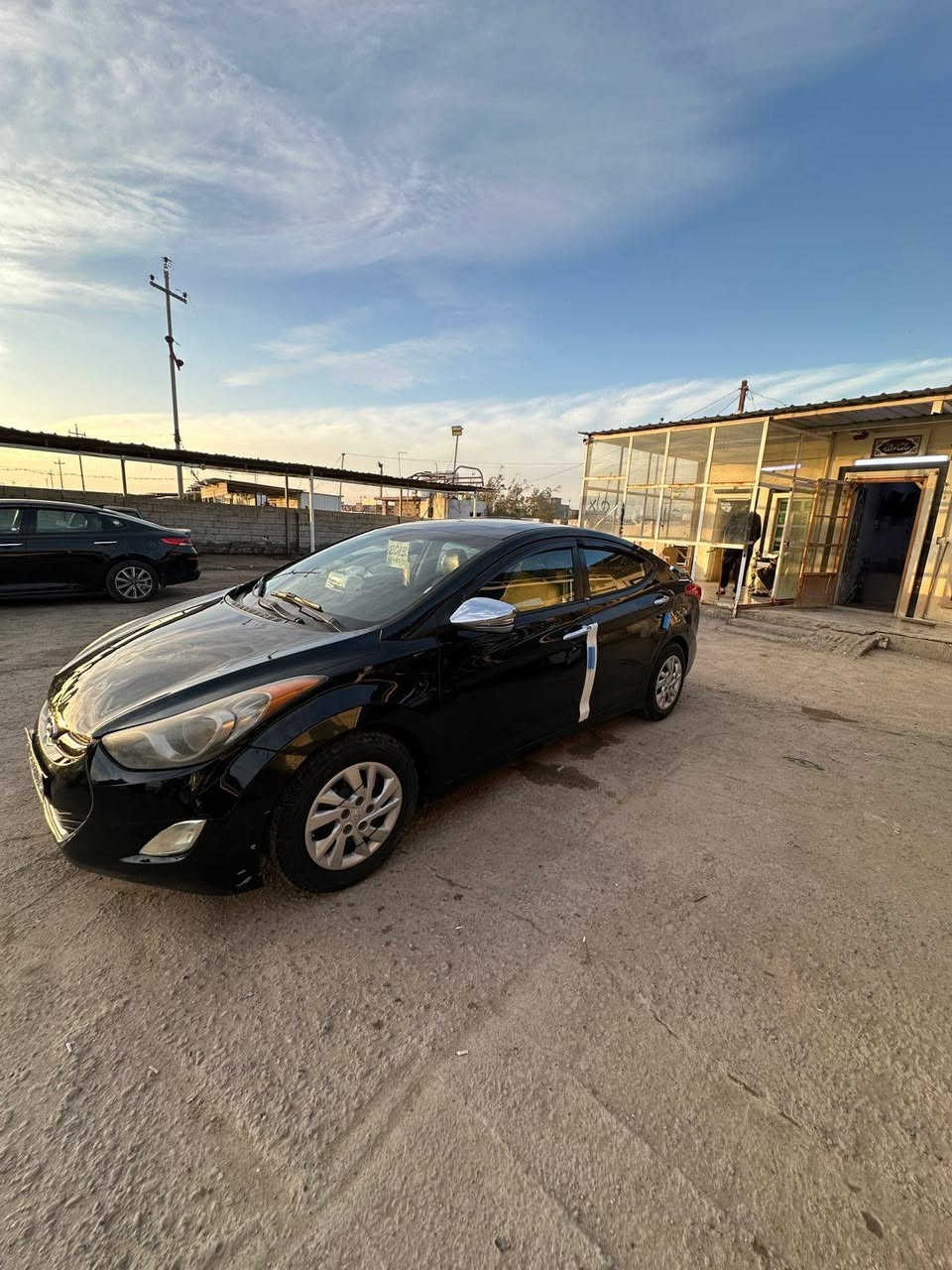 السلام عليكم.      للبيع او المراوس حسب القناعه   النترا موديل 2012 خليجي
رقم اربيل الجديد سنويه مجدده تحويل مباشر 
محرك 1800 كير اوتماتيك 
تبريد تدفئه 
شاشه كامره دواره 
سلايت 
اشاير بالمري 
تحكمات ستيرآ
سنتر لوك 
صدر جديد سياره جاهزه من كلشي 
السياره مصبوغه حزام 
العنوان الرمادي الصوفيه.    للاستفسار هاتف ***********
