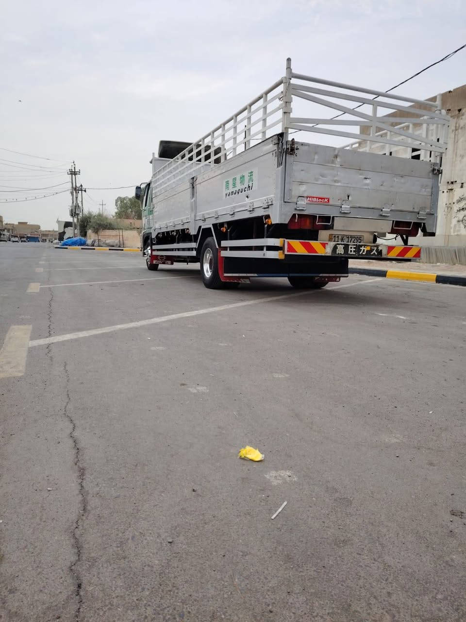 سلام عليكم سياره هينو طيرة ستة وربع بلادي ٧٠ عادي سياره جاهز من كلشي كلشي مكان كوت *********** ***********
