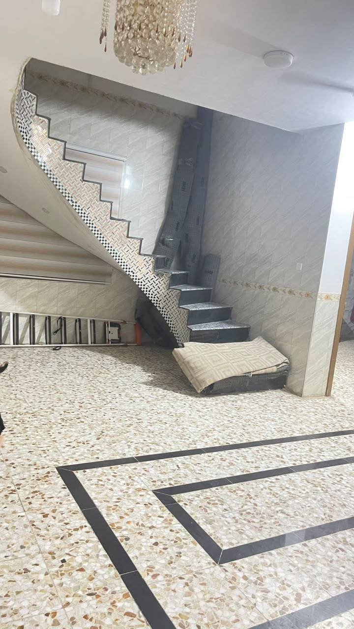 دار للبيع فقط
مساحة 327متر   سند 25 ب اسمي يحتوي البيت ع غرفتين نووم  والاستقبال  وهول ومطبخ مجمع صحيات داخلي وخارجي ومخزن طابق ثاني البيت صب كونكريت  بناء حديث سنة 2020 طابوق  وتتوفر جميع الخدمات والشارع 8متر   مكان حلة منطقة الرشدية  السادة الزوامل يبعد عن شارع العام ب 400متر  ل  الاستفسار ***********
