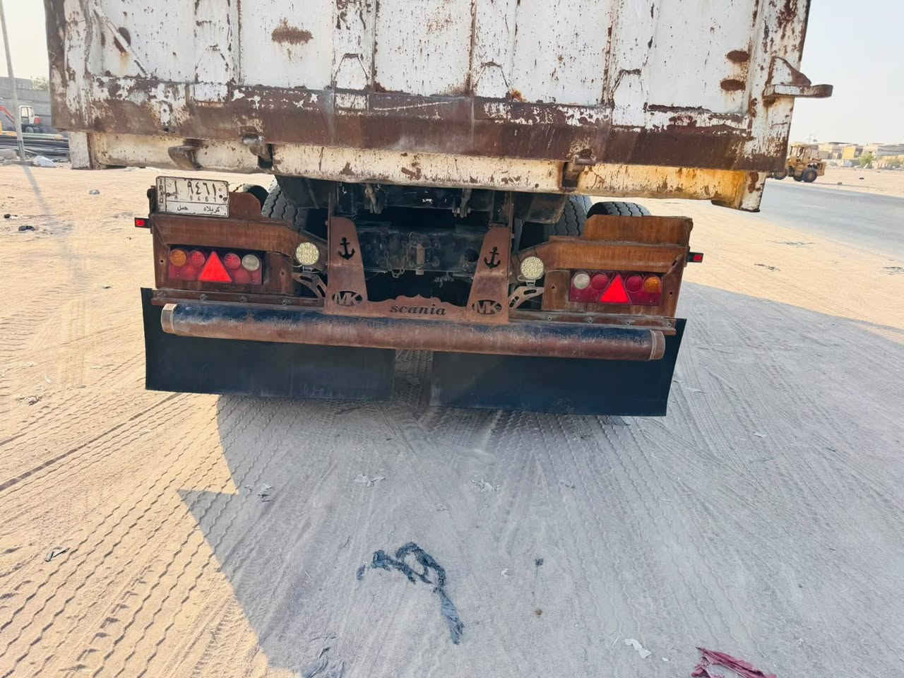 السلام عليكم تريله للبيع مكانها البصره مكلف النشر.
***********
