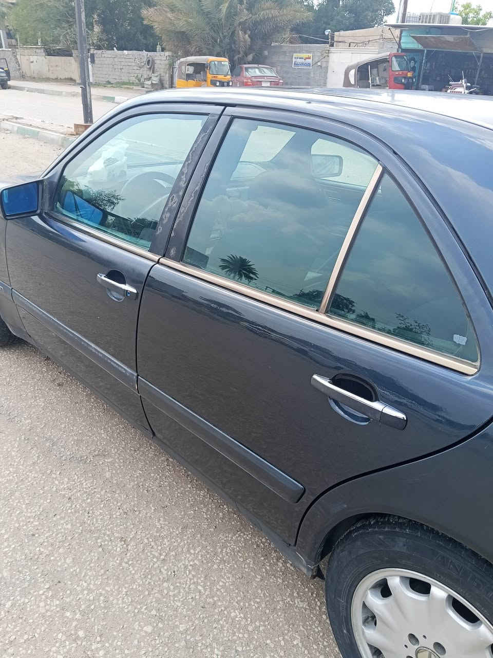 السلام عليكم
مارسيدس ام عيون 96 بغداد باسمي مشروع وطني 
تبريد
الصدر بدلته حاوية 
اطارات جيدة
بلادية ماعدا طخة بالجاملغ الخلفي الايسر ومصلح 
محرك كير ملكة ياباني 2500 خير من الله اقتصادية السعر 65 
***********
***********
