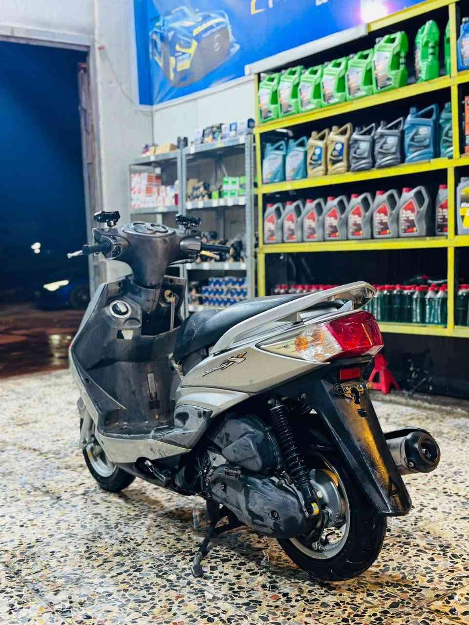 السلام عليكم...سكنس فحل...ياباني 
الدراجة ما صار هواي نازلة رمبة الدراجة كلها بلادية 
و ممفتوح برغي بيها ومكفولة... ***********
