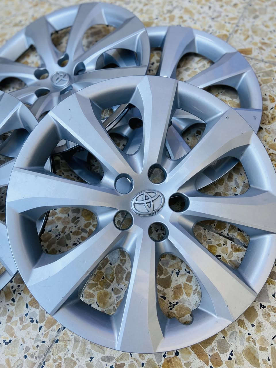 سلام عليكم كبات كورلا
اصلي مال امريكا حجم 16 
سعر 65 وبيهن مجال 
مكان بغداد،سيديه ، تقاطع درويش 
رقم الهاتف (*********** )
