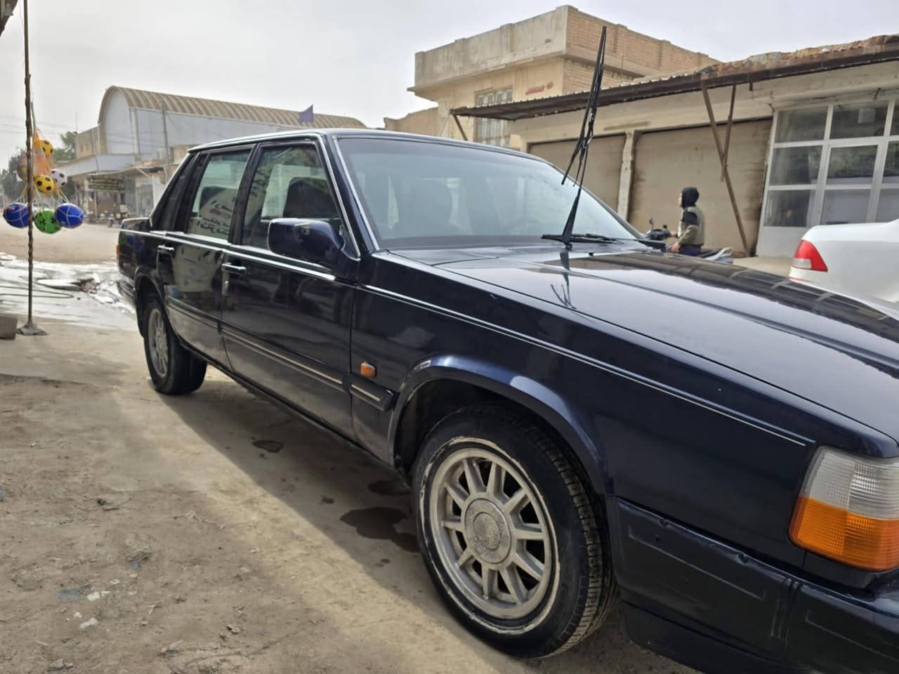 السلام عليكم فالفو موديل 90حجم 740 تخم تاير مكينه اوتو جدد رقم نجف باتري جديد كابريته مصبوضه عام  سياره جاهزه  
مكاني كفل  لاتصال ***********
