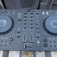 عندي سكراش DDJ-FLX4    مستخدم شي قليل نضيف وياا جنطة+سماعة جديدة  🆕   ...