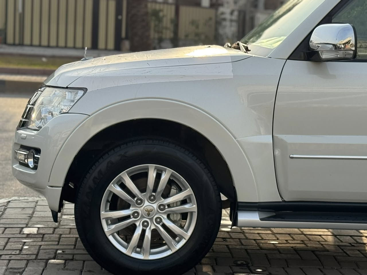 السلام عليكم 
باجيرو حبتور علامة ذهبية راس الارنب 
موديل 2020
ماشية 38 الف كيلو 
كفاله عامة صبغ بارد تبديل فتح
كشنات جلد وكهرباء
شاشة كبيرة 
حساس خلفي وكامرة
رادار امامي
داخل صاج
ويل حجم 18 
دمام خلفي 
داير ايرباك
مكينه 6 سلندر 3800
مري شفط
زراك لايت ولايتات زنون
لد نهاري 
فول تحكم ستيرن 
رقم اربيل تحويل فقط 
***********
السعر 255 بيها مجال بسيط
