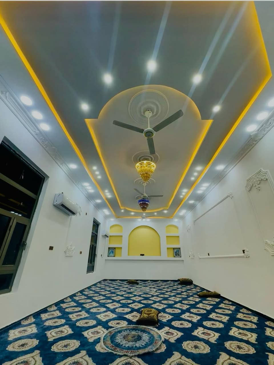 سلام عليكم اقدم لكم افضل اعمال الجبس بورد وراقى التصاميم الكلاسيكيه وافخم انواع الديكورات والاصباغ العالميه منها شركه جوتن وشركه برجر شركات عالميه وبأنسب الاسعار لاستفسار يرجى التواصل عبر الارقام او عل وتساب *********** ***********
نستقبل استفساراتكم بأي وقت كان
