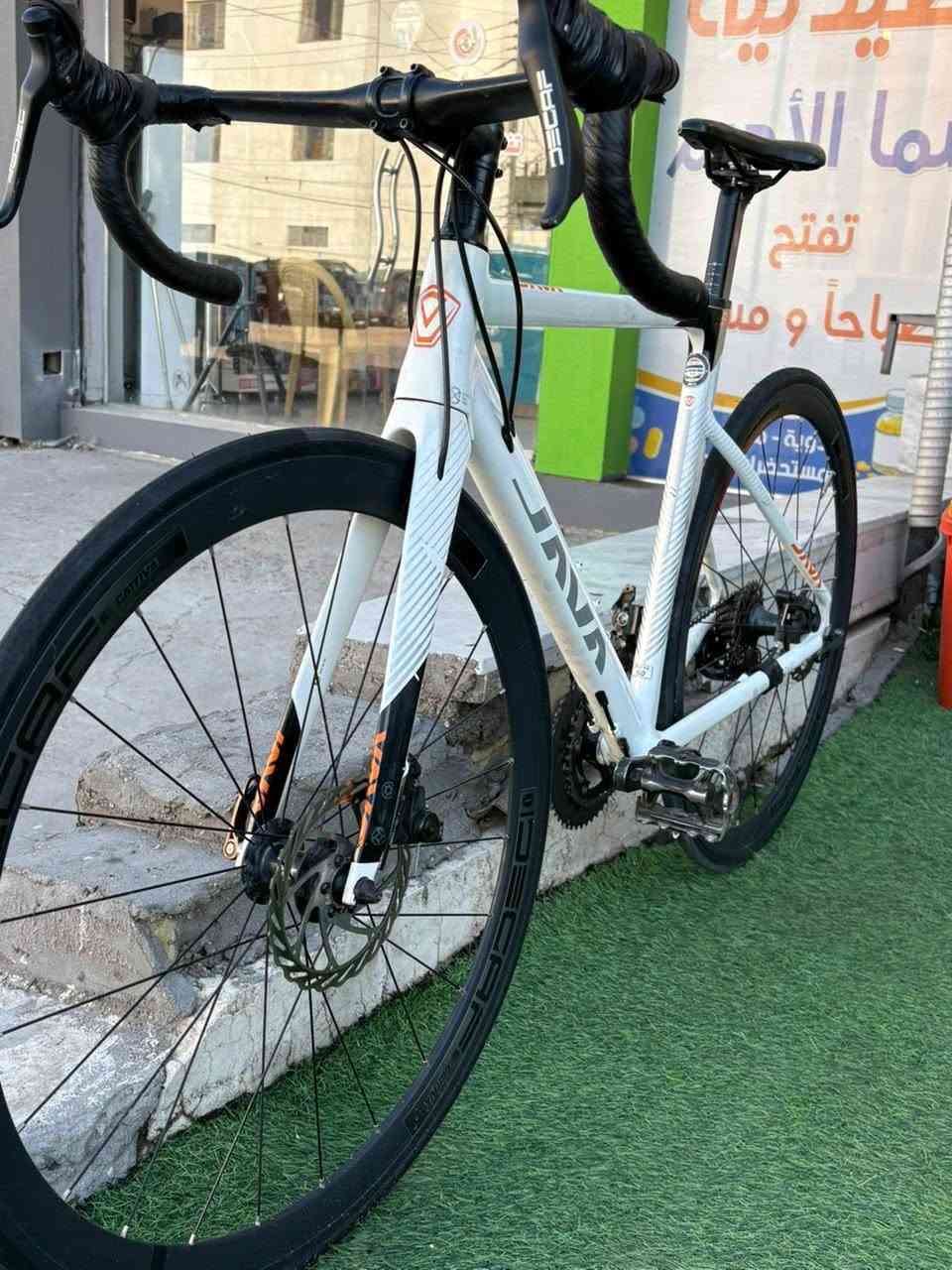 سلام. عليكم. البيع دراجه رود سباق من مار جافا إيطاليا 🇮🇹غنيه عن تعريف حديثه 🚲👌
دراجه. نظيفه. نظافه. (95‎%‎ )
ماشه دراجه. كاربون. فايبر بل كامل. 💯
ستيرن. دراجه. كاربون  فايبر دفن. بل كامل 💯
بوري سرج. كاربون فايبر 💯
بريك خلفي بل. كامل. دفن. 
بريك. امامي بل كامل دفن. 
كير خلفي. دفن بل كامل. 
كير امامي بل كامل دفن .
وياله دراجه. امامي خلفي المنيوم. بل كامل. 🇮🇹👌
دراجه. فريم. المنيوم فقط. مخفف. وحديث 💯
بريكات. امامي. خلفي. دسك. ☑️
مكينه. اماني من ماركه. جافا. إيطاليا 🇮🇹 
سستم. دراجه. سورا.  شيمانو غني عن تعريف☑️
مكينه. دراجه. امامي. جديده. 
ومكينه خلفيه. جديده . 
وزنجيل. بيسكل. من ماركه. شيمانو 
وصوت في بطيخه 👌
زوج تايرات. جديده 💯

الاستفسار خاص 
او رقمي  ***********☎️ 
يوجد توصيل. جميع محافظات العراق 🚚🇮🇶
