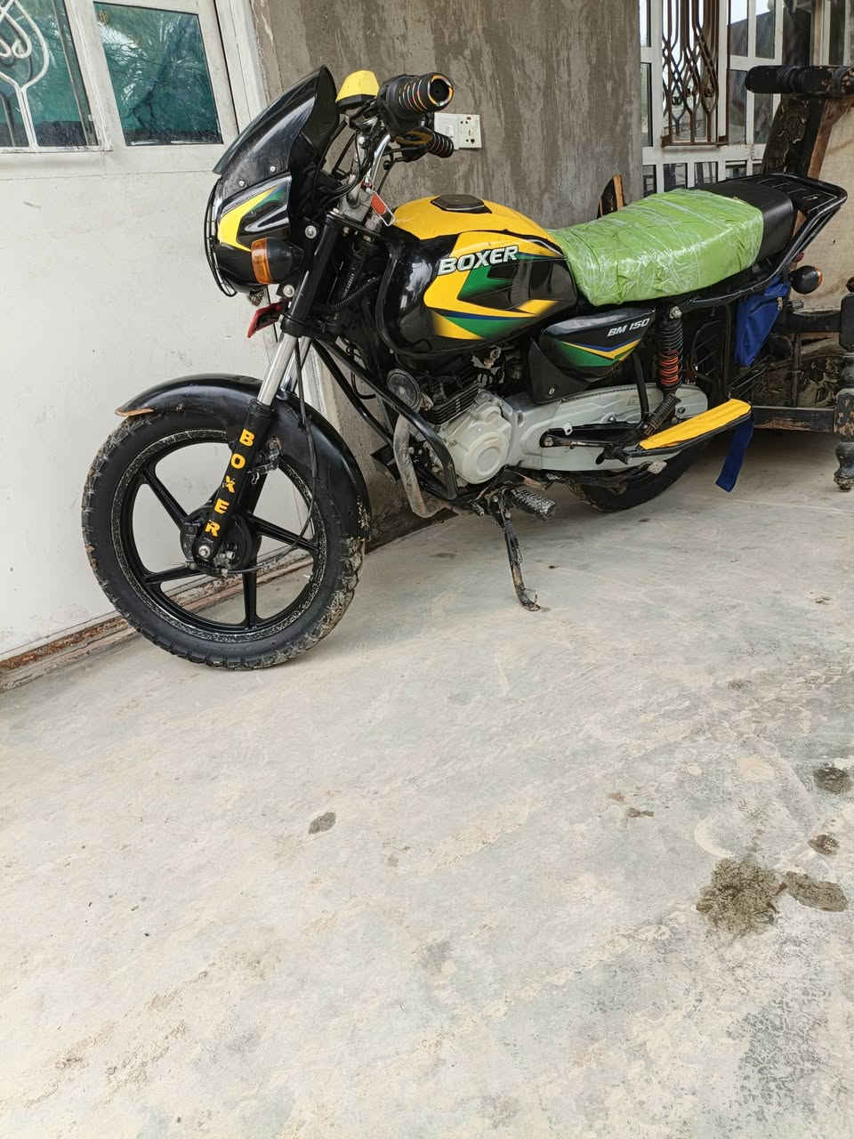 سلام عليكم دراجه بوكسر 21مرقم بغداد مشروع وطني وين ميعجبك تحول كامله مانفصه اي شي مكاني بعقوبه العباره ***********
