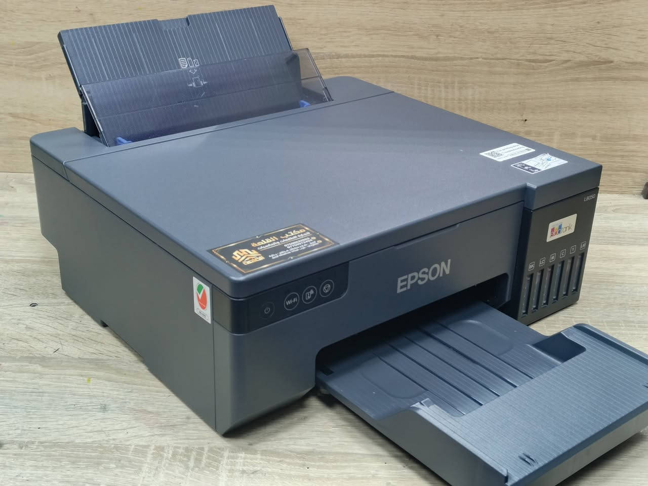 طابعة ايبسون موديل l8050 مستعمل بحالة ممتازة ذات ستة اللوان بمقاس A4 بأحبار خارجية سائلة بقدرة طباعة تصل الى 1900 صورة 10×15 مع امكانية طباعة على CD/ DVD وطابعات الهويات والباجات pvc مناسبة للمصورين المحترفين وللمطبوعات ذات الدقة العالية بتقنية pricison Core بسرعة ومميزات عالية طباعة بسرعة  تصل الى 12 صورة بالدقيقة وطباعة 22 ورقة بالدقيقة A4 سعر الحبر 20 الف لكل الألوان تحتوي على Wifi و Wifi derict يمكن ربطها على الموبايل وتابليت ولابتوب مع ماكينة طباعة صور وستيكر وورق مكربن وبدقة عالية سعر الطابعة🚦(  290 الف)🚦 نسبة نظافة الجهاز 95% للطلب *********** /*********** يوجد توصيل لجميع المحافظات ..
#الصفوة
#طابعتي
