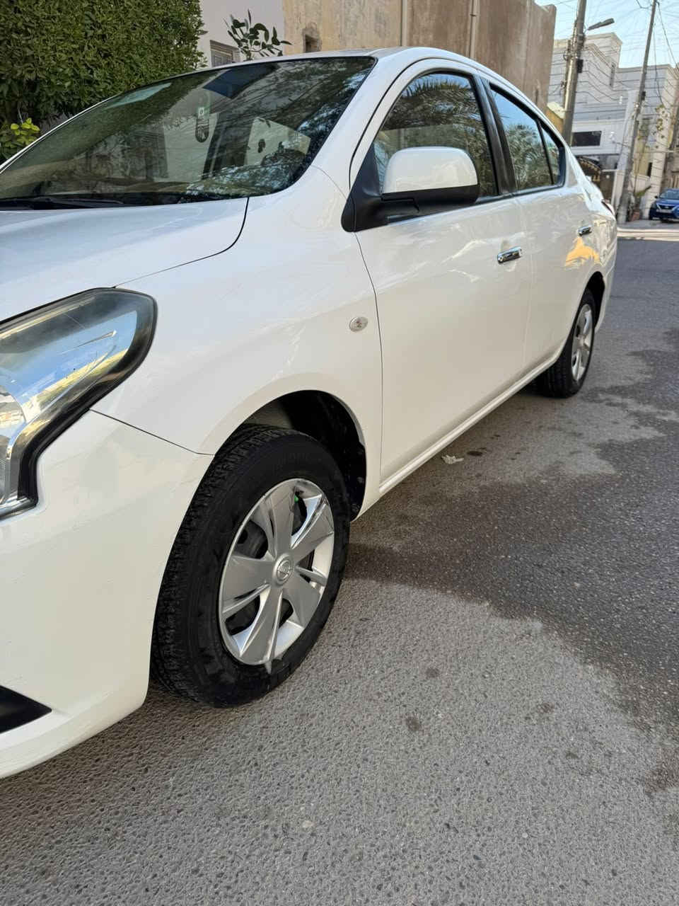 سلام عليكم عندي سني هندي لبيع موديل 20 ماشيه 60 رقم بغداد الدولي الجديد مكاني بغداد الكرخ مكفوله من ضربه و بارد  تخم تاير جديد ليلون بل كاعيه سياره كله وضع شركه سبير ما نازل رقم تلفون ***********
