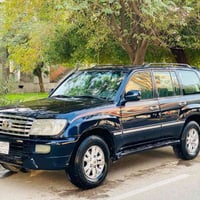 لاندكروز • ٢٠٠٠ • ٧ راكب