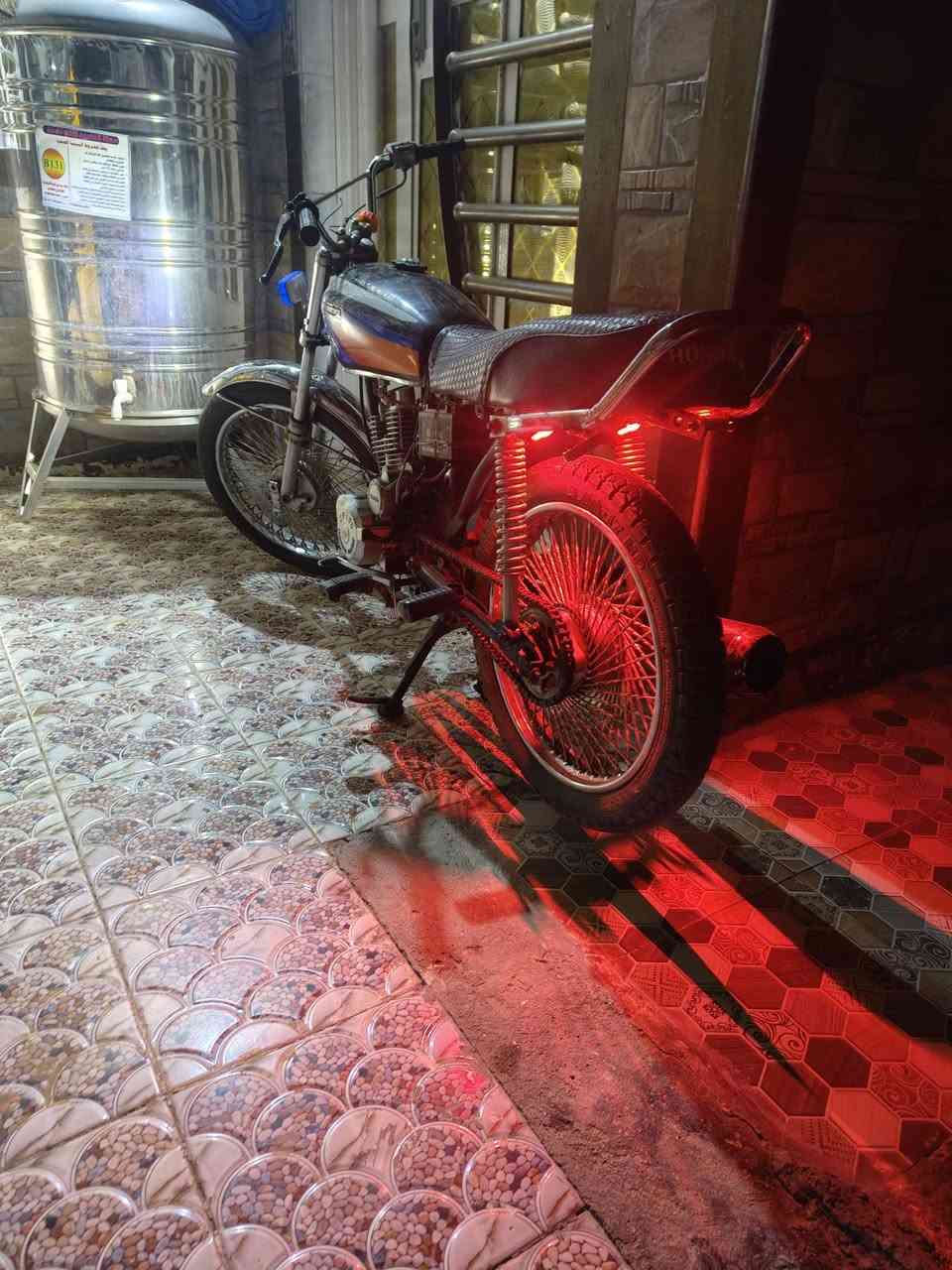 السلام عليكم دراجه ارشا للبيع محرك ستوته موديل 20 وعارضينها للبيع سعر على رقم وتصل وبخدمتك ***********
