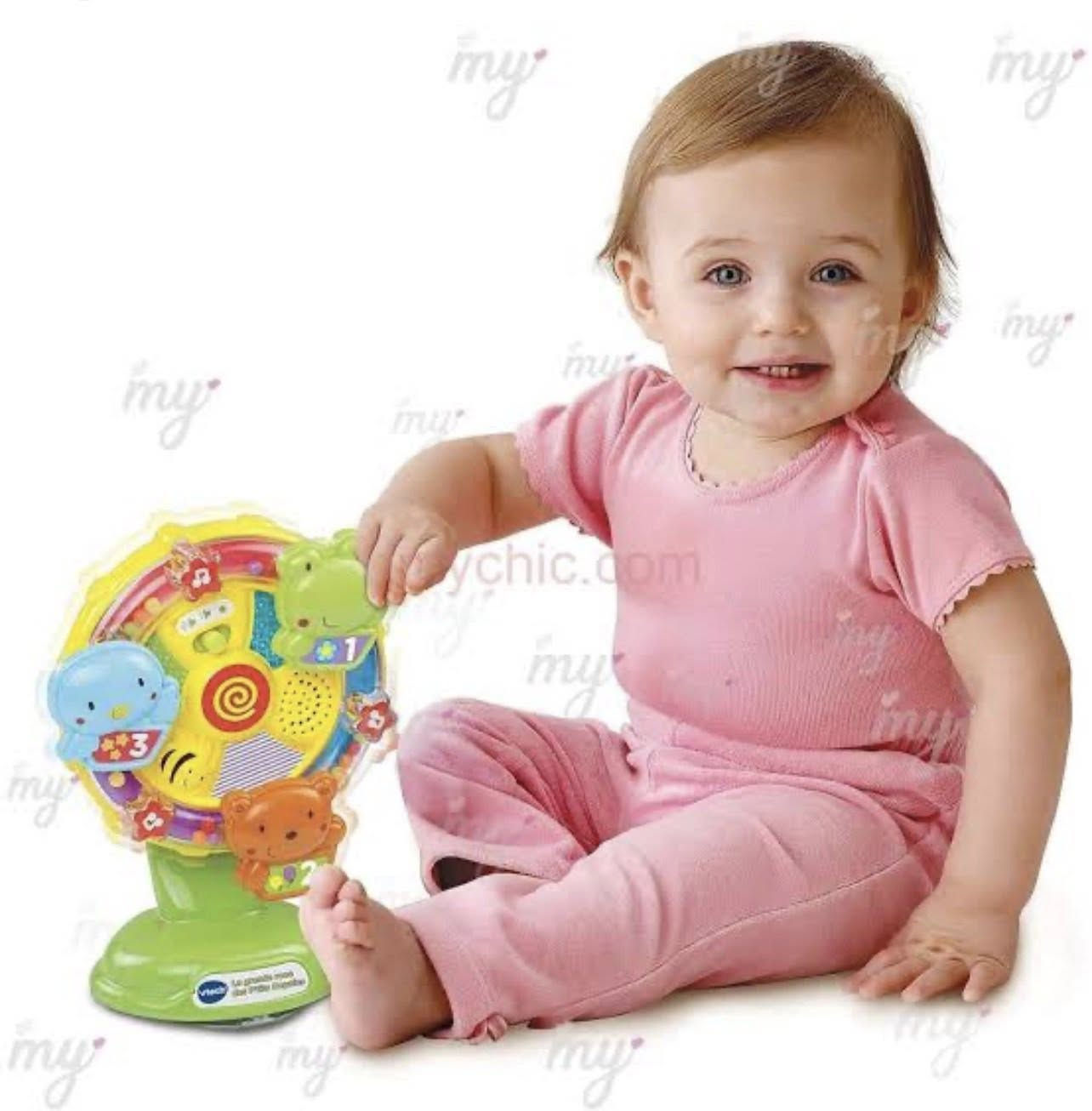 Grande Roue des P'tits Copains de VTech.
Il est conçu pour les bébés dès 6 mois afin de développer leur motricité en faisant tourner la roue.Il possède une ventouse pour le fixer sur des surfaces lisses, comme une chaise haute. 

Il émet plus de 45 chansons, mélodies, sons et phrases éducatives. 

Il inclut 3 boutons animaux lumineux pour apprendre les chiffres, les couleurs et les noms des animaux.


**إذا كنت صاحب هذا الإعلان وتريد حذفه لأي سبب، رجاءا أرسل رسالة إلى الدعم الفني**
