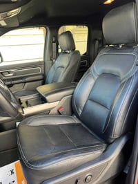 اخوان العزاز هي سياره البيع او مروس بسمي مديل ٢٢سياره ماشي ٢٠عليه بلد ...