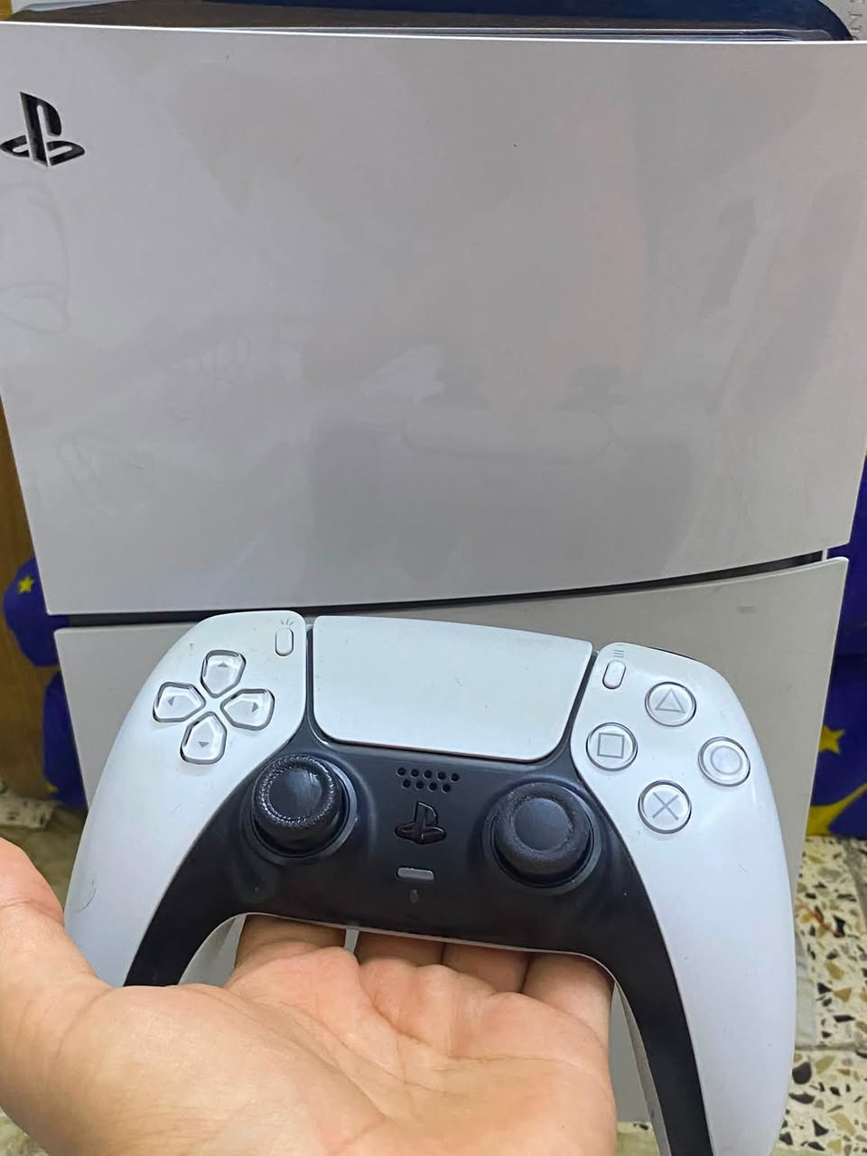 قيم و انطيني سعر
Ps5 سلم وياه 4 جويستكات 
***********
