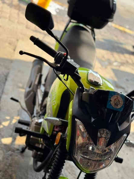 السلام عليكم دراجة SHINING
2023 رقم كربلاء انكليزي لون اخضر حجم المحرك ٢٥٠ 
(٦) كير ماشيه ٦٠٠٠ سنويه بأسمي السعر ٢٦٥٠ وبيه مجال العنوان كربلاء باب طويريج قبل الكراج الموحد 
***********
