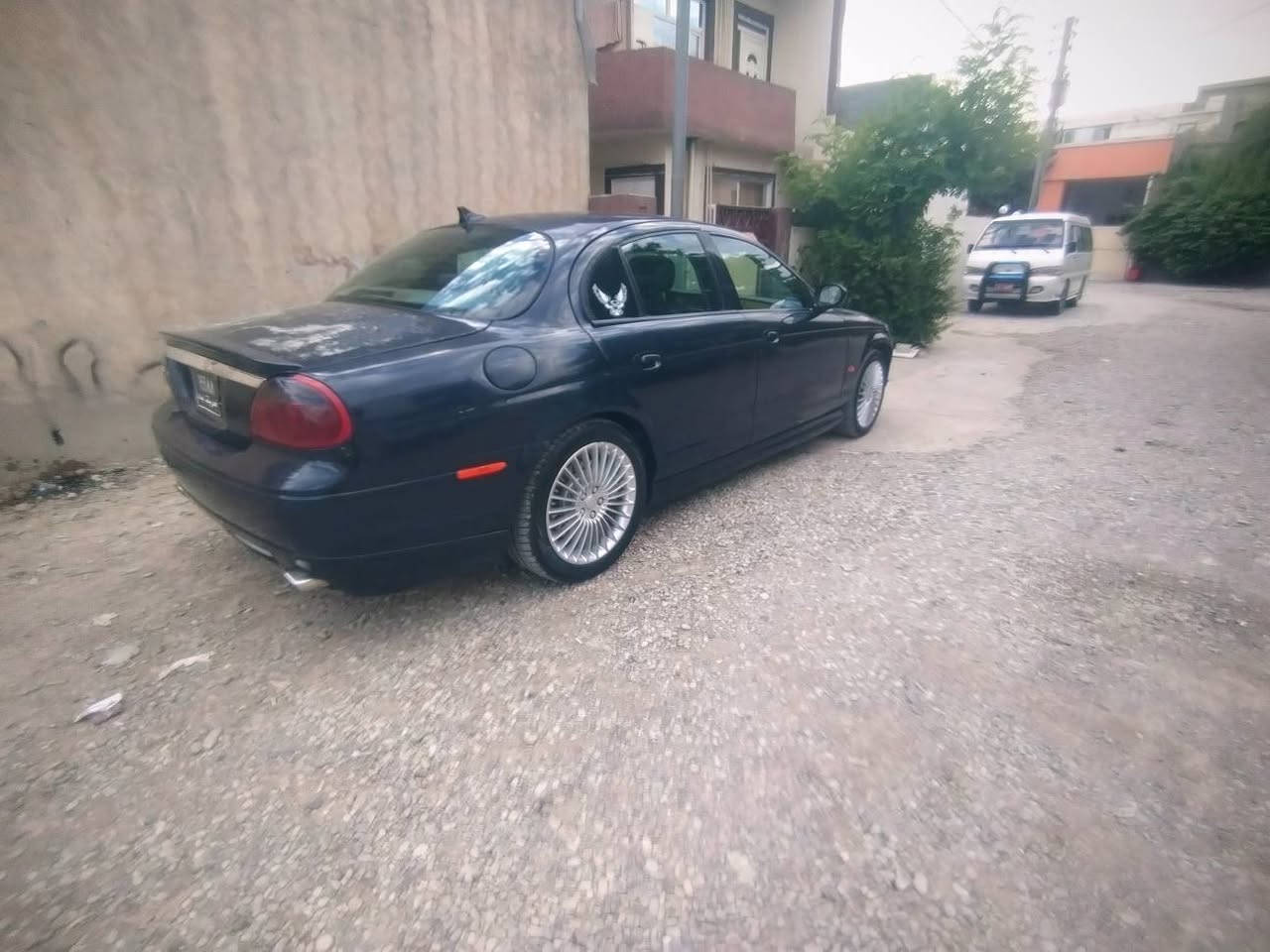 سلاوي خوا لةهةمو لايةك 
جاك وار بؤفرؤشتن
مؤديل ٢٠٠٧
ريگة بيدان كورساني هةية 
گيرو مةكينةي ارنةب دونيو 
تةقةو رةقةي نيةو كارةباي مةزبوتة 
گؤرينةوةش دةكةم لةسةر دل گرتن 
شوين كةلار 
ادمين ❤️❤️
ژ*********** كالار, السليمانية
