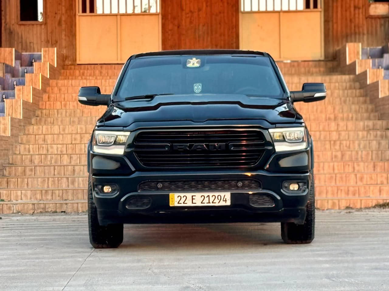 دوج رام 2020
مواصفات بك هورن
سقف بانوراما
باب كبير بودي قصير 
لايتات ليد 
كتاب زجاج اسود مرور
حساسات امامي وخلفي 
كاميرا خلفية
مثبت سرعة
دفع رباعي خفيف وثقيل واوتو 
محرك 8 سلندر 5.7
- Uconnect  شاشة نظام 
- 8 مداخل شحن type c و type B لربط الجوال بالشاشة وكذالك مخرج شحن سريع للجوال
ماشيه 89 ميل  
شاشه تيسلا 
كشنات تدفئه تبريد و كهربائي
تشغيل عن بعد 
شاحن وايرلس 
رادار امامي و جانبي 
بونيت صبغ   
مكان سياره كركوك 
سعر 310
***********
