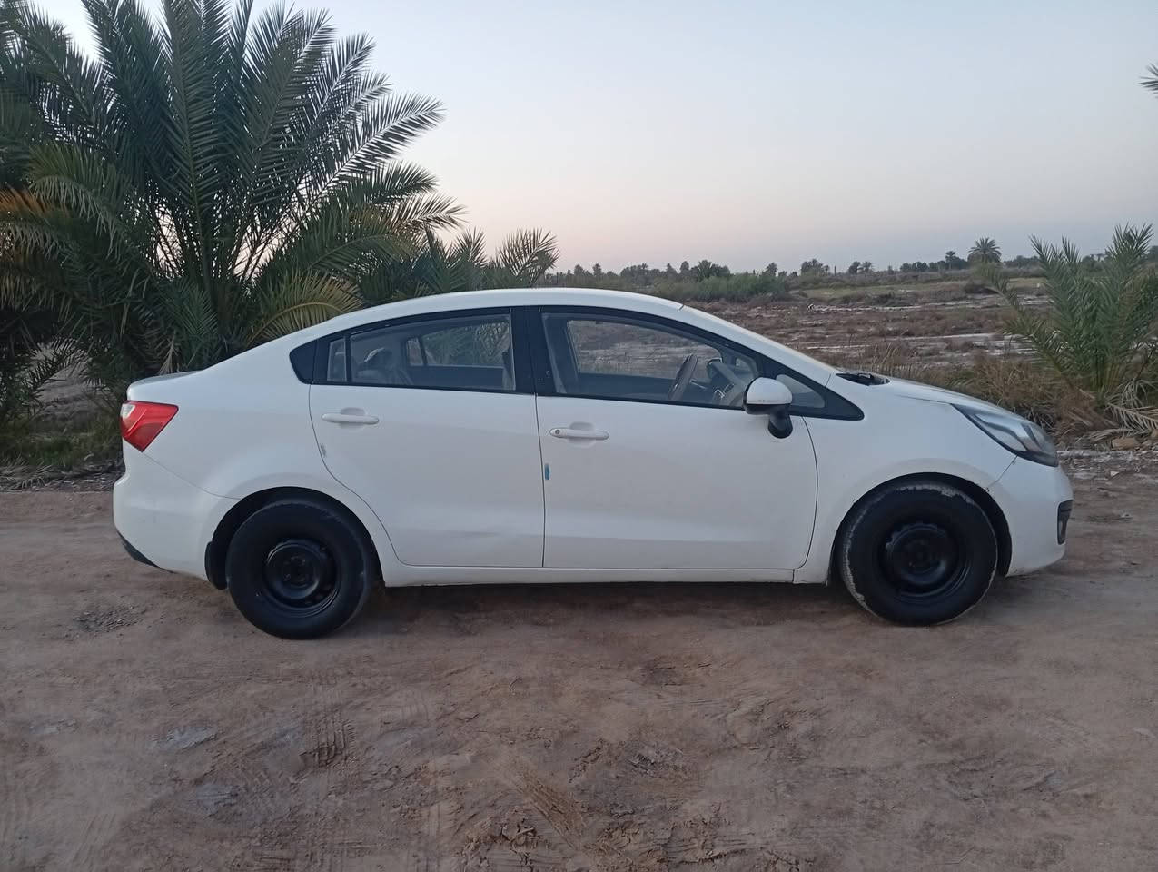 سلام عليكم كيه ريو لبيع موديل ١٤ خليجي رقم قادسيه جديد مكينه ١٦٠٠ سياره بيه قطعتين  بدون تبديل سعر ٨٣ وبيه مجال مكان ديوانيه لحمز ***********
