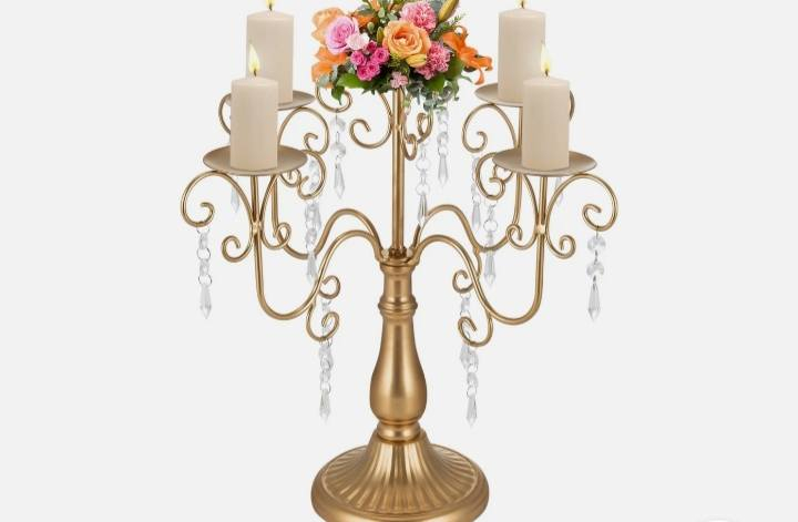 شمعدان ملكي فاخر خماسي الرؤوس - لمسة فخامة لمناسباتكم ✨
الوصف:
أضف لمسة من الرقي والأناقة الكلاسيكية إلى منزلك أو مناسباتك مع هذا الشمعدان الذهبي العتيق. يتميز بتصميم فني يجمع بين المتانة والجمال، مما يجعله قطعة ديكور استثنائية تجذب الأنظار.
​لماذا تختار هذا الشمعدان؟

​تصميم عتيق فاخر: يتميز بـ 5 أذرع بتفاصيل منحنية متقنة تضفي طابعاً ملكياً على المكان.

​جودة عالية ومتانة: مصنوع من معدن متين مطلي باللون الذهبي المطفي لضمان الاستدامة والمظهر الفخم.

​متعدد الاستخدامات: مثالي لتزيين طاولات الطعام، حفلات الزفاف، المهرجانات، والمناسبات الخاصة.

​قاعدة ثابتة: مصمم بقاعدة دائرية عريضة تضمن استقرار الشموع وحمايتها من الانقلاب.

​المواصفات:

​اللون: ذهبي ملكي.

​السعة: يتسع لـ 5 شموع.

​الحالة: جديد بجودة ممتازة.

​[سعر 5الاف دينار ]
📍 الموقع: [بغدا /البياع]
🚚 يتوفر شحن وتوصيل لجميع المناطق.
📞 للطلب والاستفسار:[***********]
