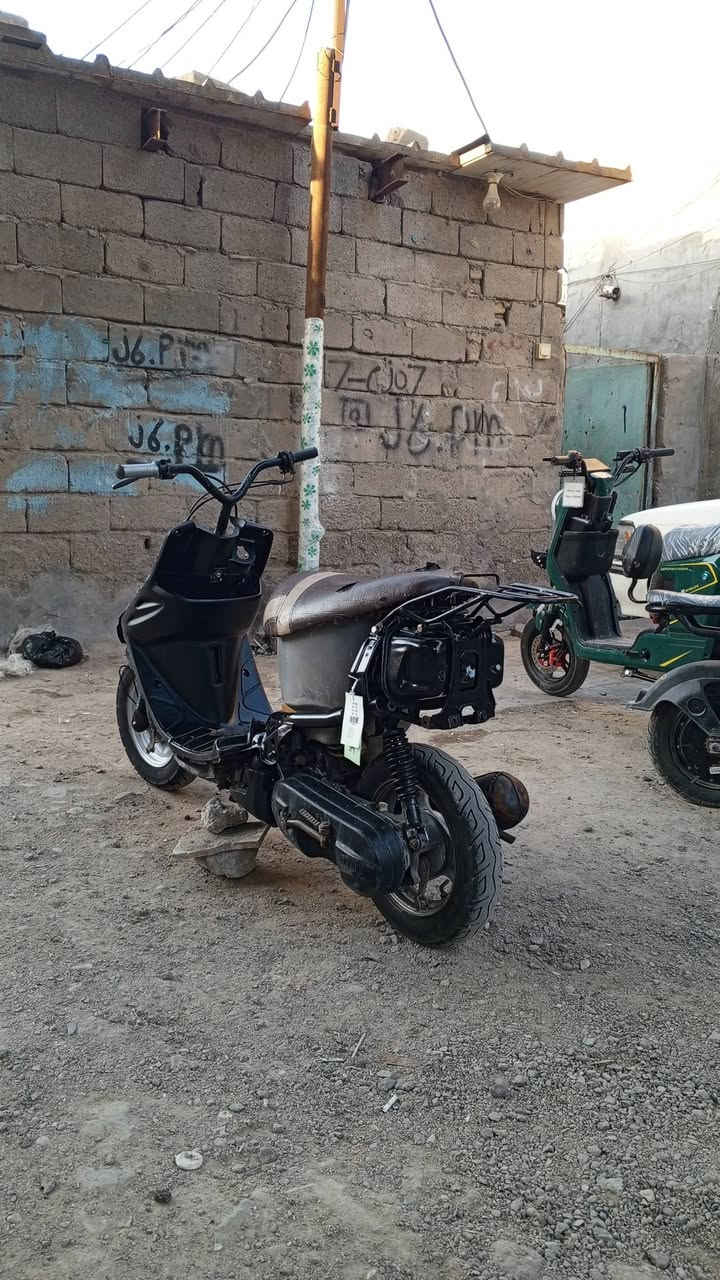 سلام عليكم للبيع او مراوس حسب القناعه دراجه 9 زروف جديده محرك ناعم ما نقصه شي ضفيره كامله شلعه ومعدل فول مكاني بصره حيانيه سعر 220 وبيه مجال قليل كلش *********** ما عاجبك السعر اعبر المنشور والسوك كلشي بي
