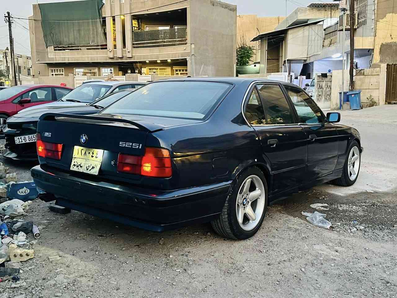 للبيع بي ام 525 موديل 1994 رقم سليمانيه بسمي
صبغ عام جماليه فقط
مكينه مسكر فانوس جديده كير اوتو جديد 
اخوان سياره M اصل داخل خارج M اصل. 
صدر تخم تاير تبريد كله جديد. مابيها نقص برغي
منصومة زنون كامله شادها ب 3 دولار. سياره مصروف عليها
سعر 68 وبيها مجال مكاني الأنبار قضاء القائم رقمي ***********
