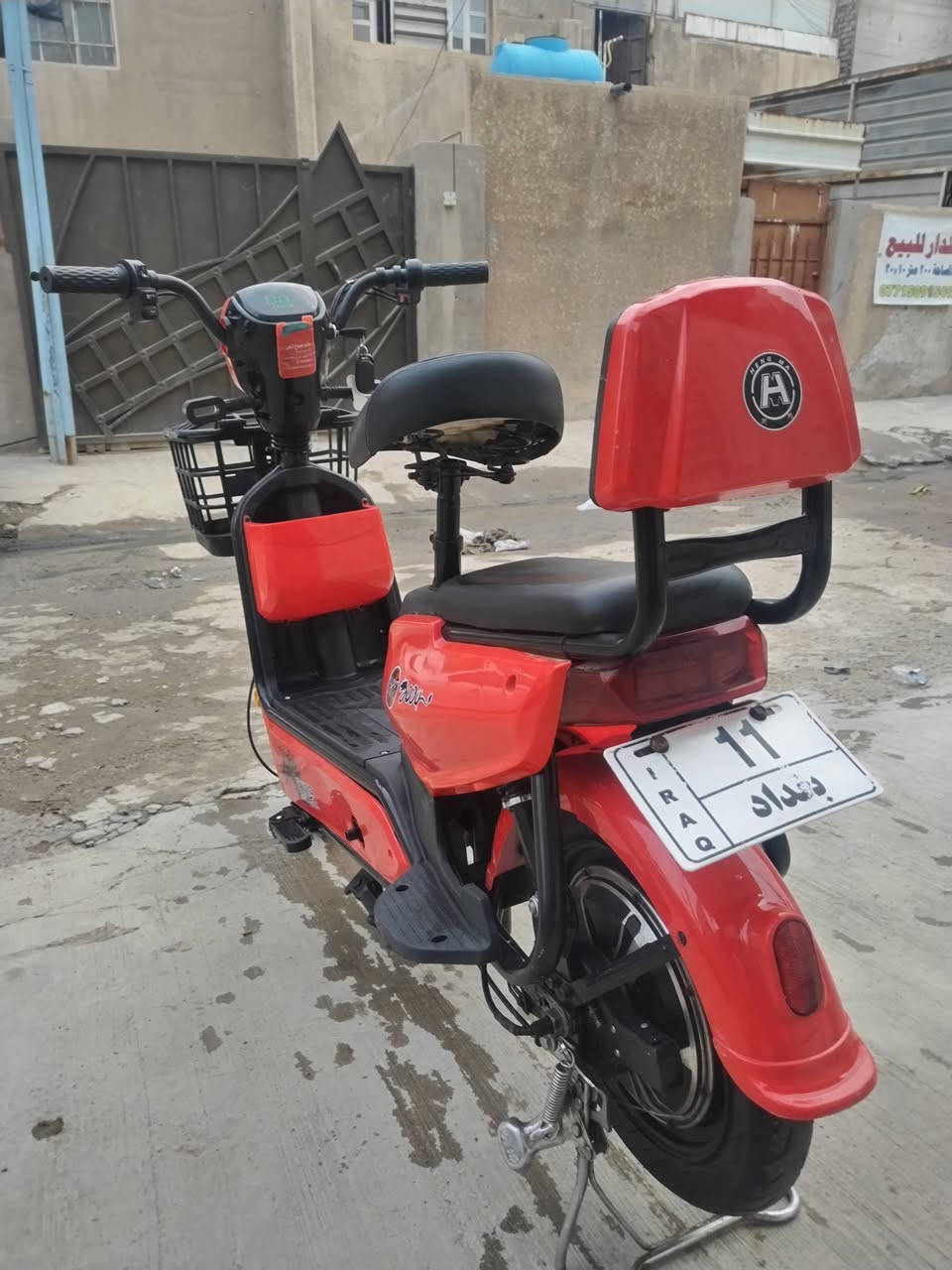 السلام عليكم دراجه شحن حجم 14 دراجه بعده لوك جديده كلش 4 بطاريات سرعته 50 km 
وياه بصمه وسويج وشاحنه الاصليه 
العنوان بغداد الامين الثانيه 
السعر 250 الف 
رقم ***********
