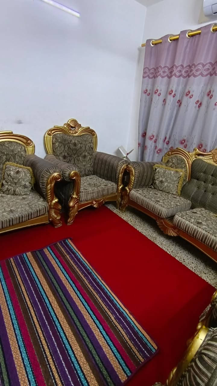 السلام عليكم تخم قنفات رئاسي 10 مقاعد النظافه تجي وتشوف بعينك سعره 350 للاتصال ***********
