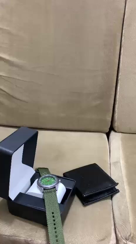 ساعة سويس ارمي ساعة الجيش السويسري مقاومه للماء وزجاج زفير مقاوم للخدوش وتاريخ شهري سير كتان مع علبه هديه على أول تم ١٠ الف بالعافية


**إذا كنت صاحب هذا الإعلان وتريد حذفه لأي سبب، رجاءا أرسل رسالة إلى الدعم الفني**