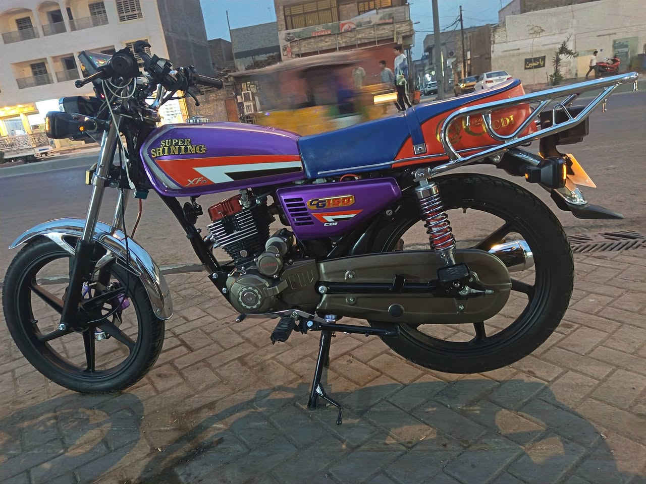 سوبر شاينك اخر اصدار لد شاشه حديث مو دشبول ساعه  موديل 2026 صار 10 ايام طالعه سعرها مليون مجالها شي قليل بغداد مدينه صدر ***********
