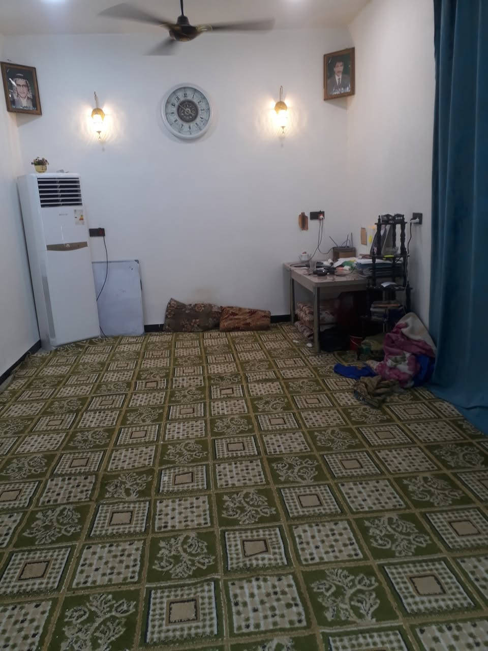السلام عليكم بيت للبيع المساحه ٢١٧م الوجه تسعه ونص متر والنزال ٢٢.٨٥م زراعي عقد ١١٧ الاستقبال ه.٧م ×٤م الصاله ٦م×٤م الغرفه ٥م×٤م المطبخ ٣×٤م حمام داخلي تواليت عدد ٢ كيزر مع تانكي مي ابو ٢٠٠٠ . طريق كربلاء نجف عمود ١٢٠٠ يبعد عن الشارع العام طريق الزوار ١٠٠م الفرع عرضه ٦م ويبعد عن شارع ميثم التمار مجسر نفق مسستشفى العباس الاهلي  ٧كم .. للعلم مع ورقة كهرباء مع ورقة مي وأبي المي بالباب .. البناء سنة ٢٠٢١ نوعية البناء بلوك عكاده السعر المطلوب مناسب جدا .. ٦٥ مليون
المراجعه فقط مع صاحب الدار *********** متوفر واتساب
