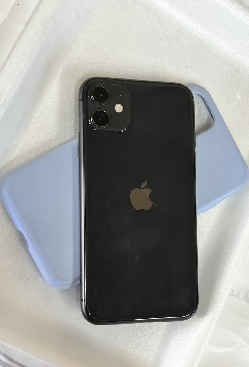 ايفون 11 عادي 🖤.
جهاز يخبل مبدل بس بطاريه فقط 

ذكره 64  

مكان تكريت شارع لاربعين 

تفحص. وين معجبك ***********
