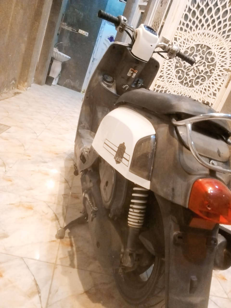 السلام عليكم ماكس بوليس للبيع او مراوس نضيفة كللش احلى من الصورة بهواي سلف هندر كهربائيات كاملة الدراجة ملحة السعر550 وبيهه مجال بسيط مكاني ناصرية مركز واتساب*********** او علق واني اراسلك
