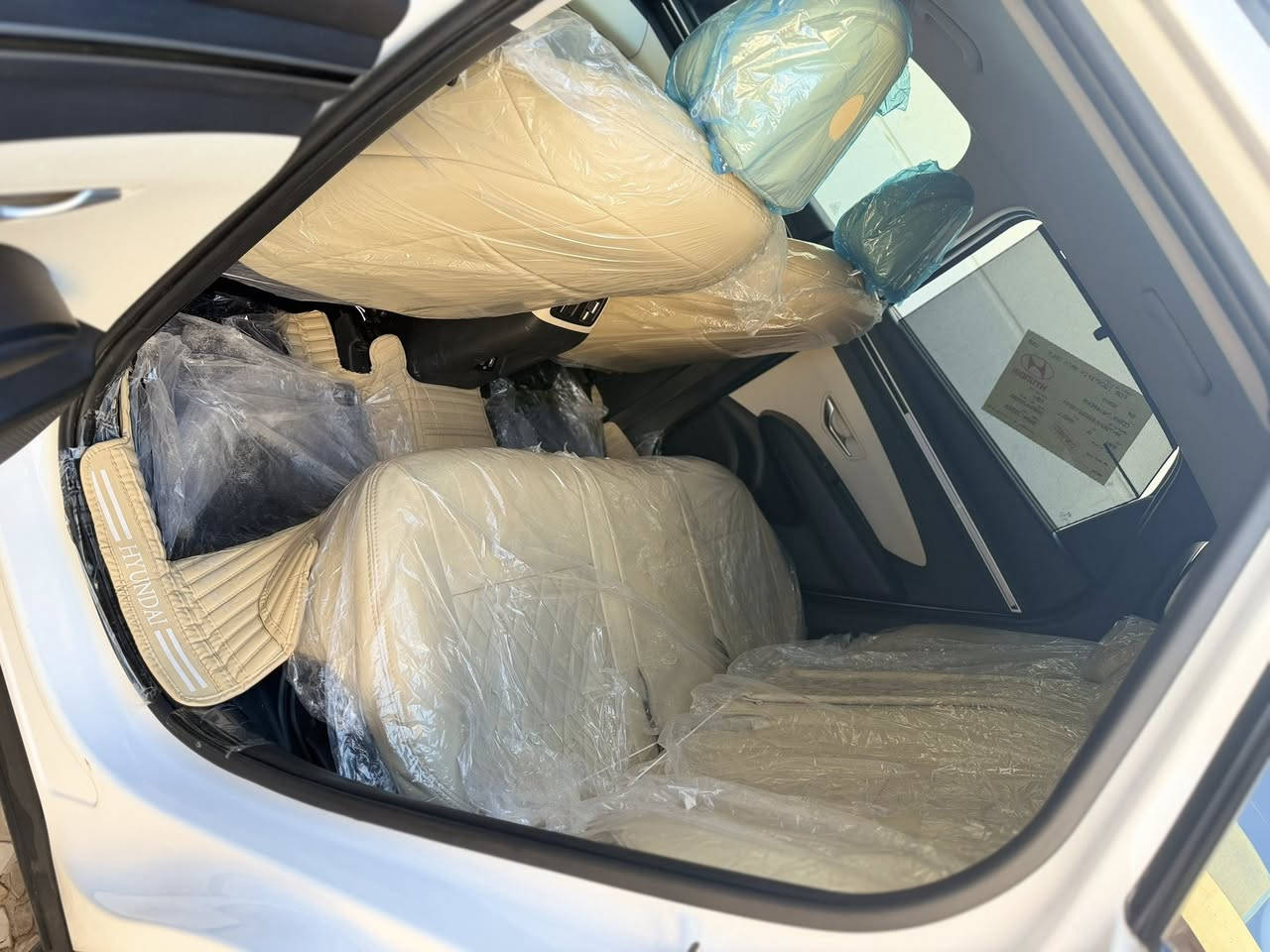 سلام وعليكم توسان 24 خليجي مكفوله  اربيل فول ماعده بونو رامه تخم تاير جديد شديتو قبل اسبوع  ماشيه 49 شرط التحويل الاتصال *********** ابو معتز.  عنوان السياره تكريت
