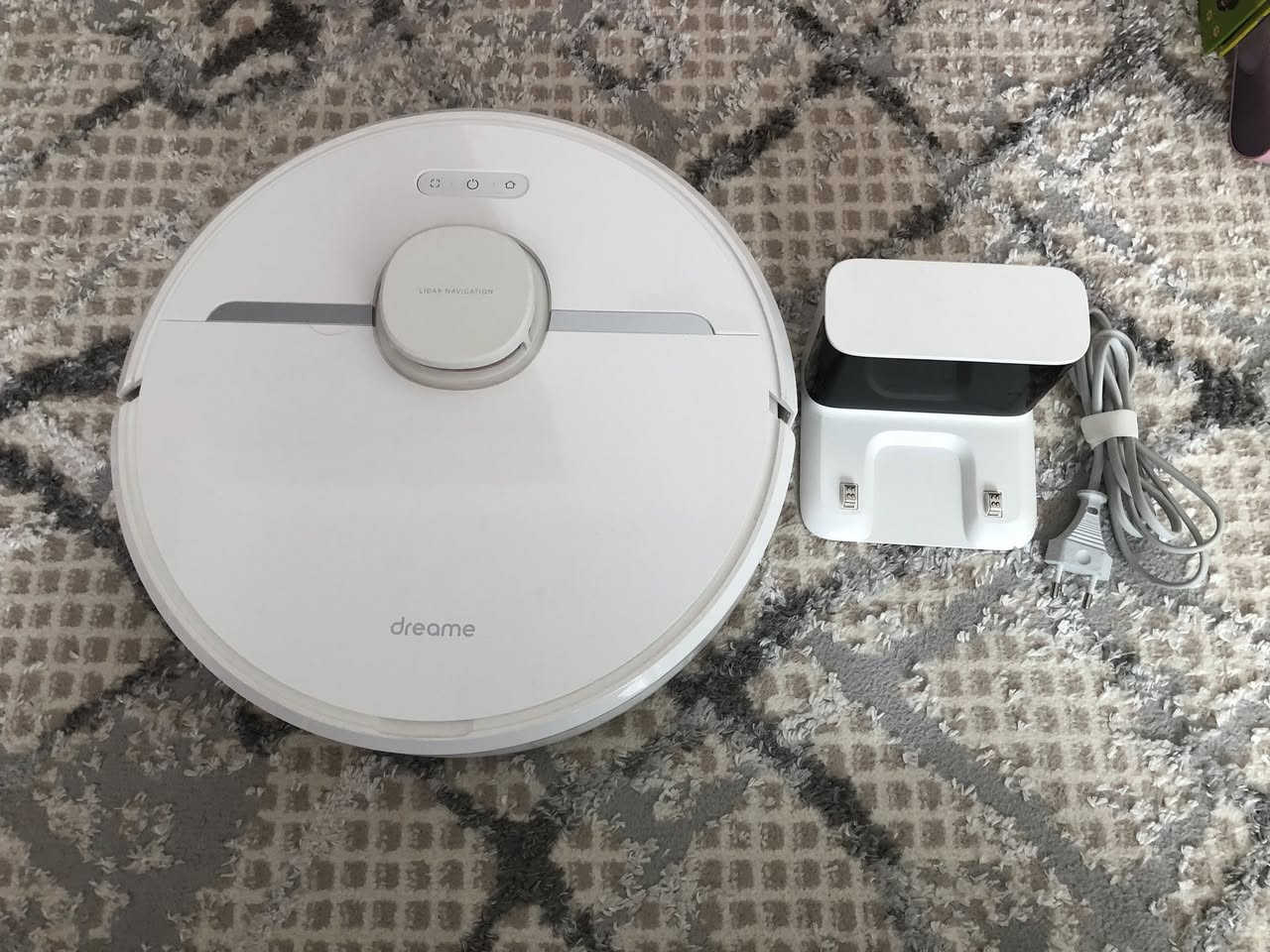 السلام عليكم اخوان 
مكنسة روبوت دريمي D9
للبيع اغراضها كاملة انطوني سعر و بالعافيه شغالة و كاملة 
*********** 
النظافة 99‎%‎
