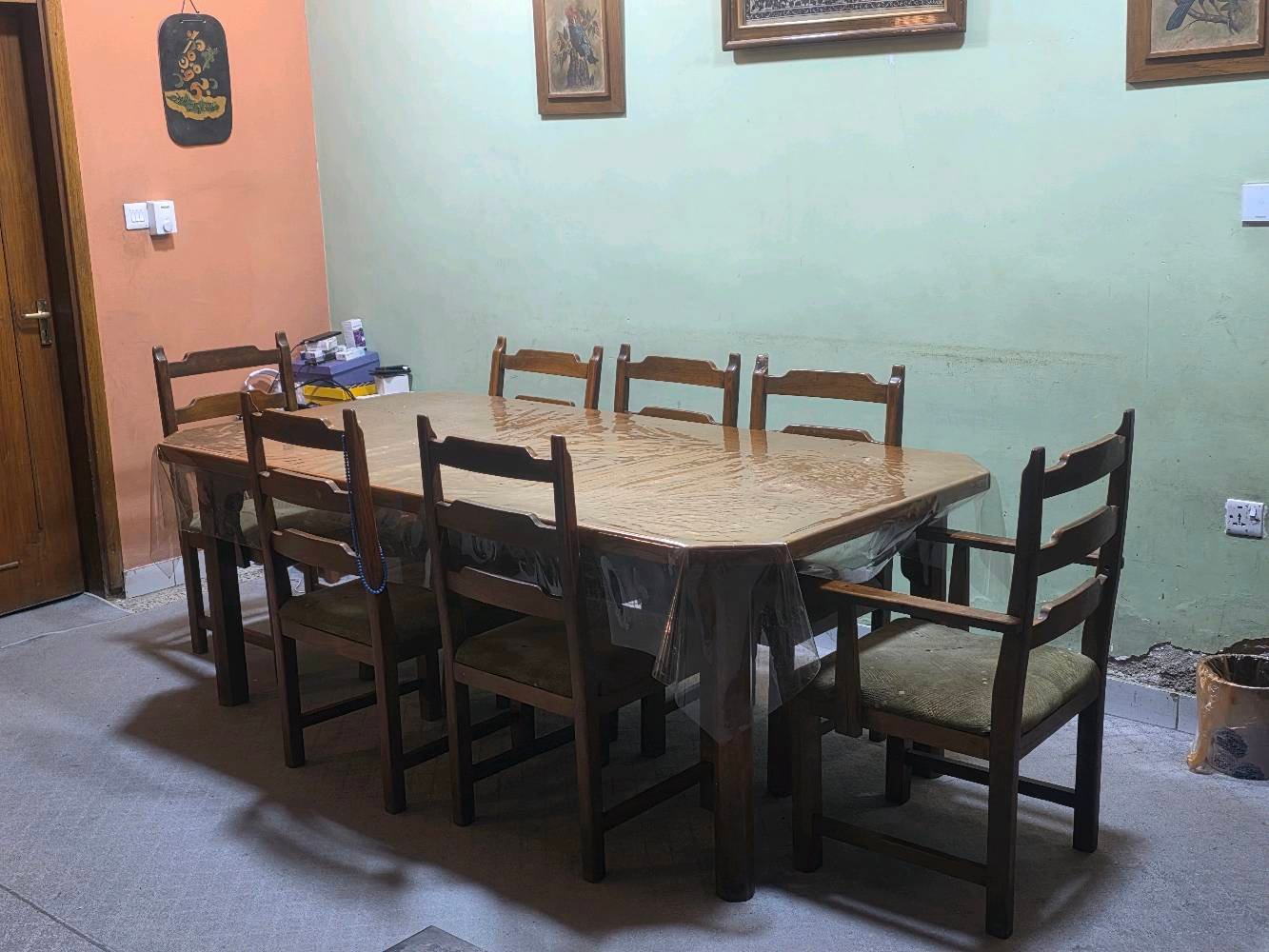 ميز طعام صاج 8 كراسي السعر 300 الف وبي مجال 