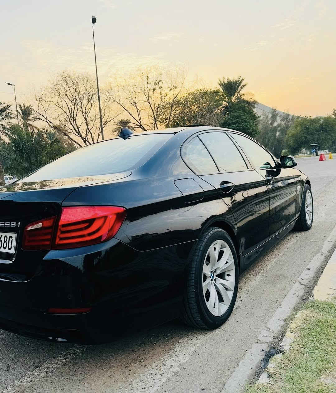 سلام عليكم بيم دبليو 528i 2012 خليجي 
وكاله العروش سياره مكفوله كفاله عامه 
رقم اربيل الجديد تحويل ثاني يوم 
داخل قرميدي فتحه تخم تاير جديد
سياره فول موصفات مكينه 4 سلندر تيربو
العنوان بغداد  *********** 
السعر 195 وبيه مجال بسيط للشراي
