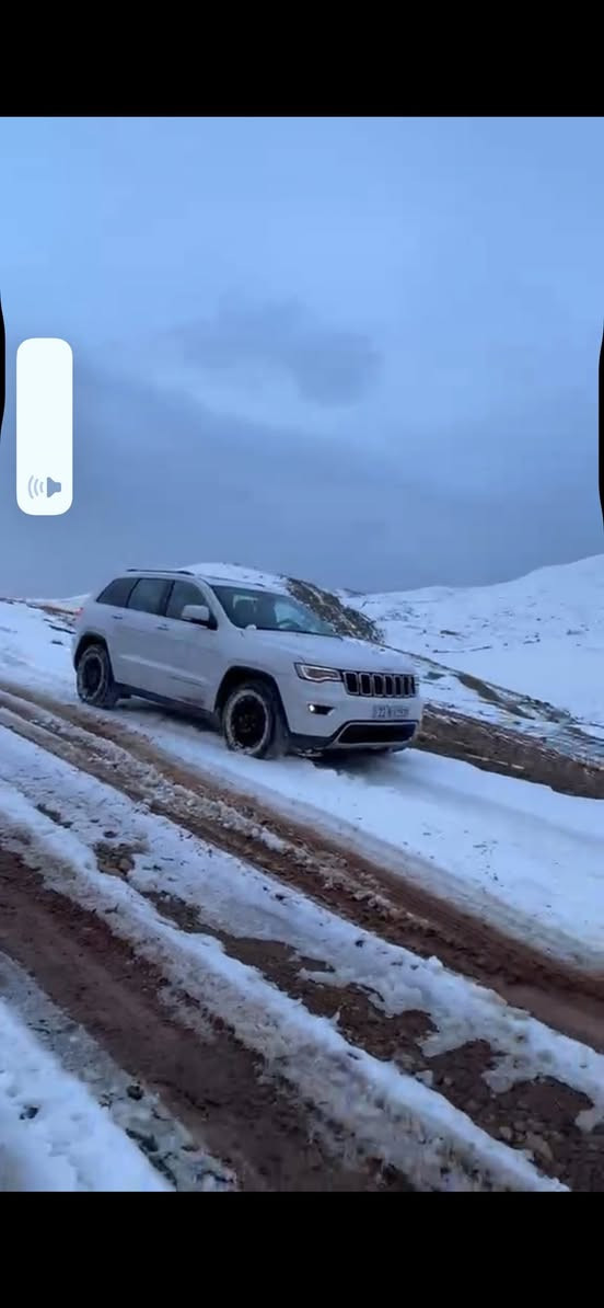 السلام عليكم
للبيع جيب ٢٠١٤ خليجي لمتد فول مواصفات عدا الجكات السيارة كاملة وجاهزة وبدون اي نقص رقم اربيل باسمي تحويل وكالة ثاني يوم السيارة بيه صبغ بالجاملغ الامامي ربعة اثر شخط ومحدثة ٢٠ ودعامية البلادية موجودة بدون اي شخط او كسر مكان السيارة بغداد الطوبجي 
السعر ٢٣٥ وبيه مجال بسيط 
للاستفسار ***********
