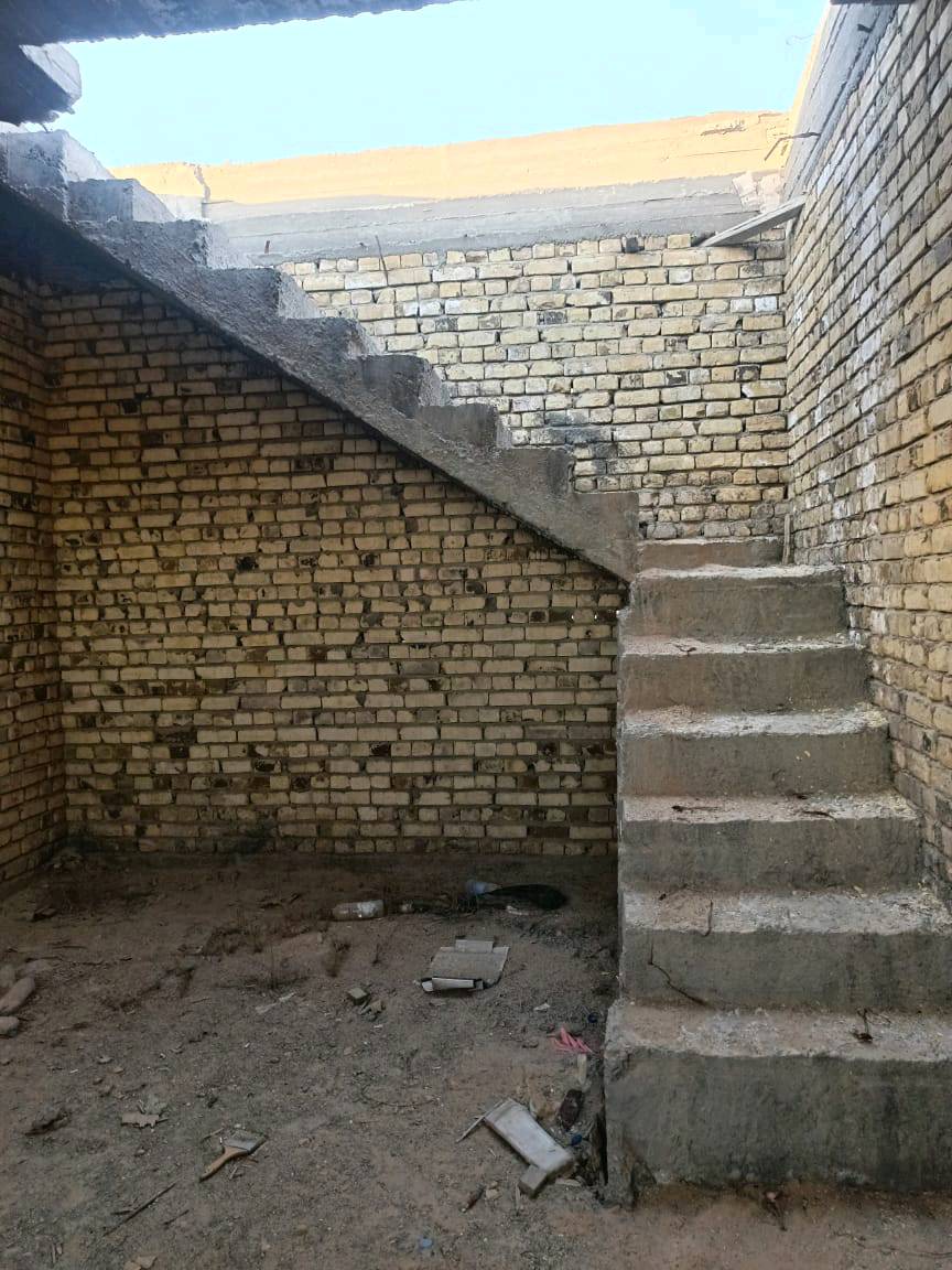 بيت هيكل للبيع 🏠📍
علوة الفحل
مساحة١٥٠ متكون من/
غرفة صالة مطبخ استقبال صحيات غربي و شرقي غرفة غسيل ومخزن و ٢مكشوفة (منور)
حديقة وطارمة الشارع مبلط  الكهرباء ب باب البيت و خدمات ماي وخط مولدة ذهبي 
الرقم للاستفسار ***********