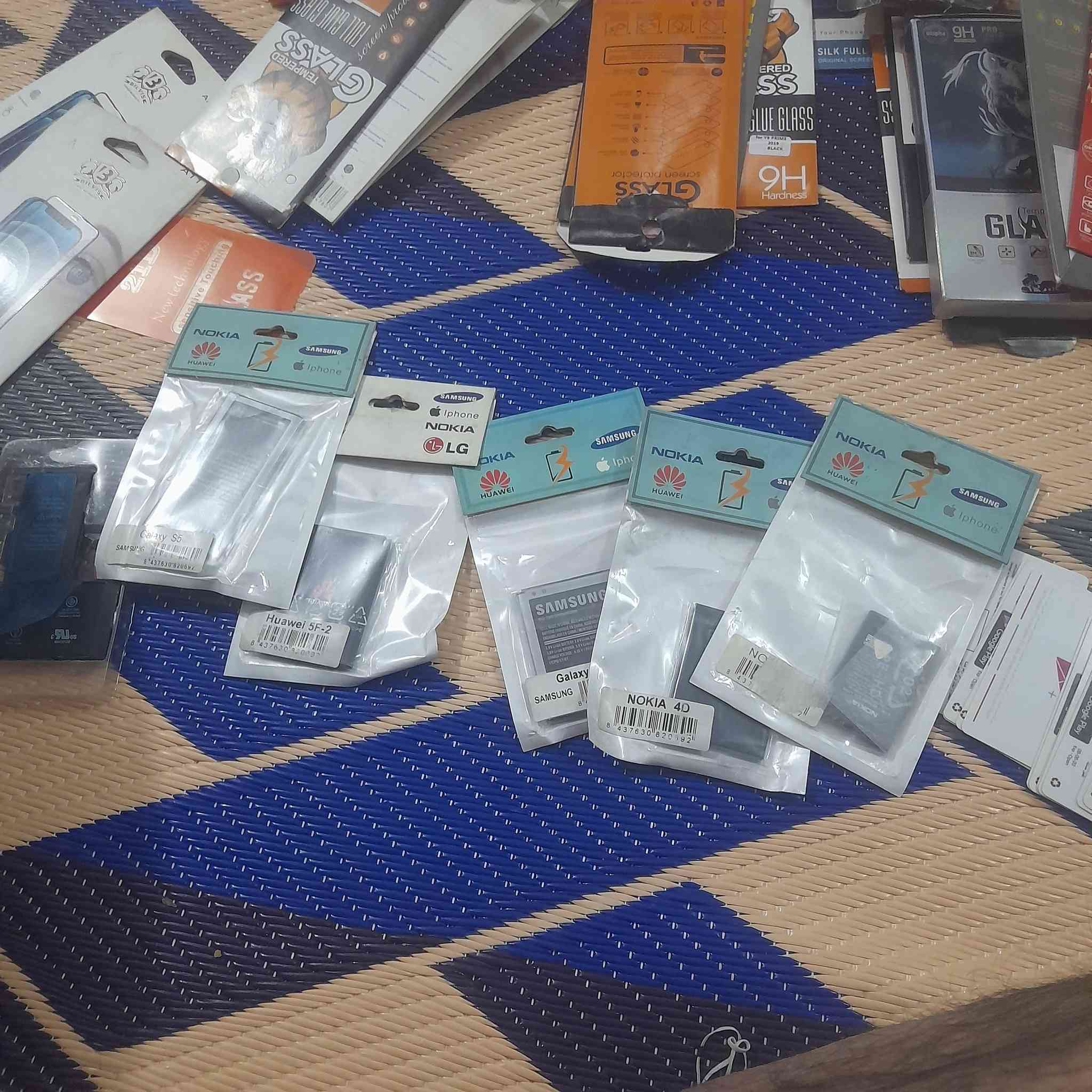 سلام عليكم ابيع شلع شاشات لزكه شاشه جميع الموبايل وبطاريات وحسابات
***********
