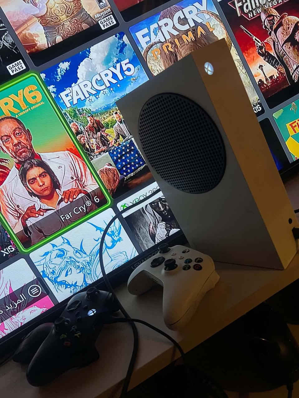 سلام عليكم شلون شباب 
سيريس اس للبيع مع يدات ثنين اصليات وحده منهن بيها كير درفت يمنه 
بدون كارتونه مكان بغداد الغدير 
رقم *********** 
مكلف بلنشر 
سعر 350 الف
