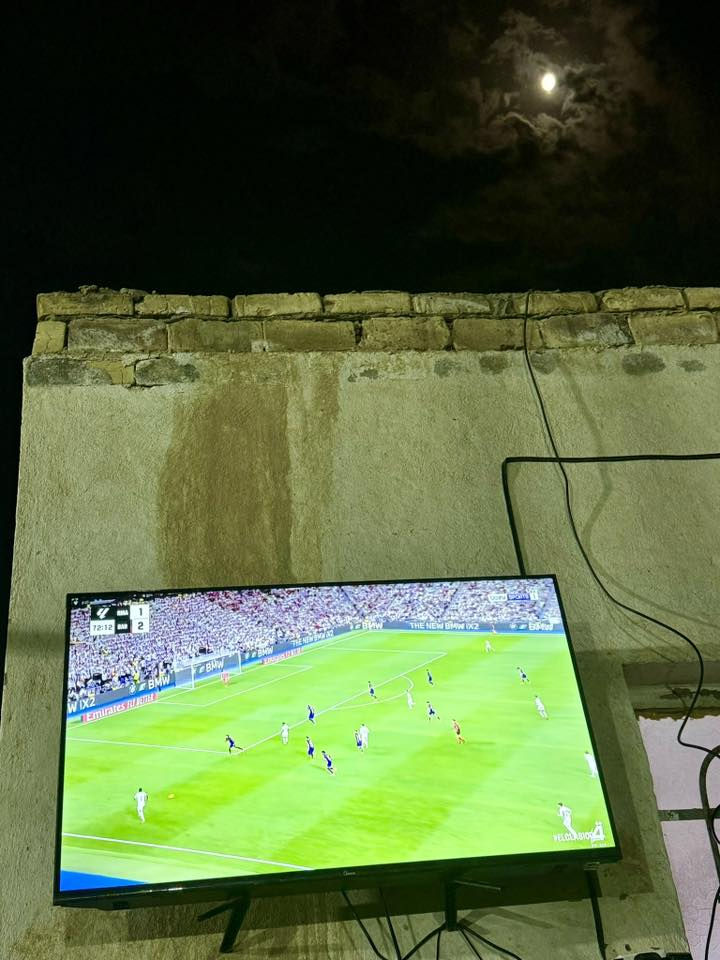 للبيع 
نواركيل صاج كامله ومطبوعه عدد ٢٧ وموجود الماني عدد اثنين  
٦ ميوزه حديد وبعد اثنين خشب والدومنه همين عدد ٦  
قنفات حديد عدد ٦ 
سنك طوله متر ونص 
شاشه قياس ٤٣ وترهم على النت 
الشراي يتواصل على الرقم ***********
