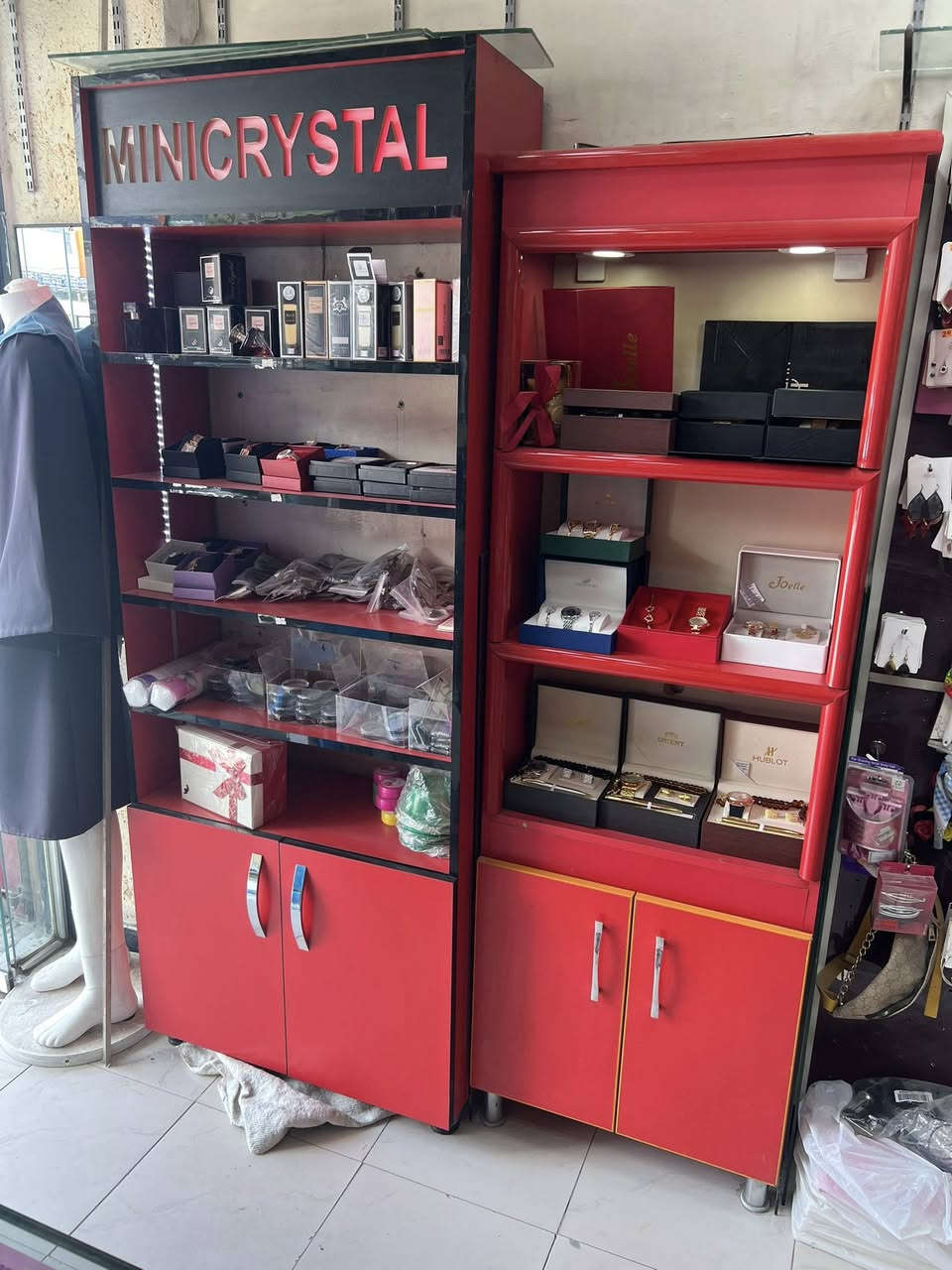 سعر مناسب فاترينة جام قياس 120 سم عدد 2
100 سم عدد 1
مع عرضات 2 خشب 
*********** 
مكان بغداد قرب الجامعة المستنصرية
