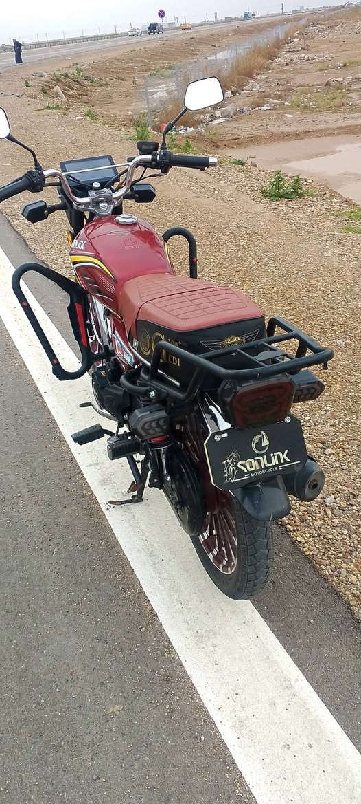 السلام عليكم دراجه سونك للبيع كفاله عامه تشغيل عل البعد  نضافه فول المكان بغداد ابو غريب السعر 800 وبي مجال الشراي يتصل على هذا الرقم ***********
