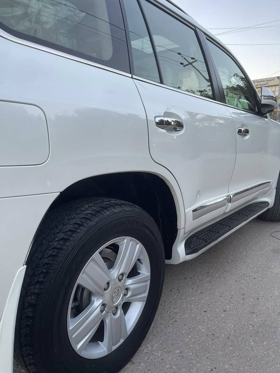 السلام عليكم
للبيع  لاندكروز  

     موديل.            2012     بريم 

رقم بغداد بسمي رقم إنكليزي وسنوية لل 2030 

مكفولة. 

 السعر      340 وبيهة مجال للطيبين 

المواصفات 

بصمة دخول

بصمة تشغيل 

تشغيل عن بعد 

فتحة سقف 

جلد اصلي 

كرسي كهرباء 

حساس امامي

حساس خلفي

زراك لايت 

كامرة خلفية

ويل 18 

فور ويل  4+4 

مانع انزلاق 

لد امامي 

لد خلفي 

داخل صاج ملكي 

لايت زنون 

سبعة راكب 

3 قطع تبريد 

لون صدفي 

شاشة اصلية 

تحكمات ستيرن 

مثبت سرعة 

محرك  6 سلندر 

مري شفط

مري قلاب عند الرجوع 

وباقي المواصفات المعروفة 

السيارة مكفولة من صبغ والضربة والتبديل 

محرك وكير شركة مكفولات 

حدادية جديدة وتايرات نضيفة تبريد ثلج 

مكاني النجف 

***********
