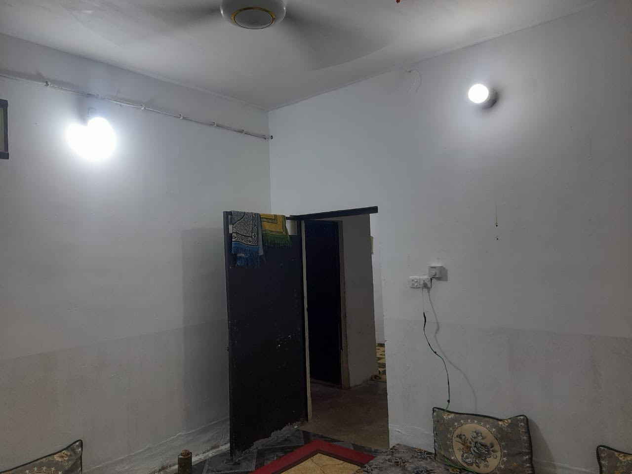 متوفر شقة للأيجار
تحتوي غرفتين نوم وصالة ومطبخ وصحيات التأميم ٨ شباط 

فوق مجمع العبيدي

للتواصل 

***********
