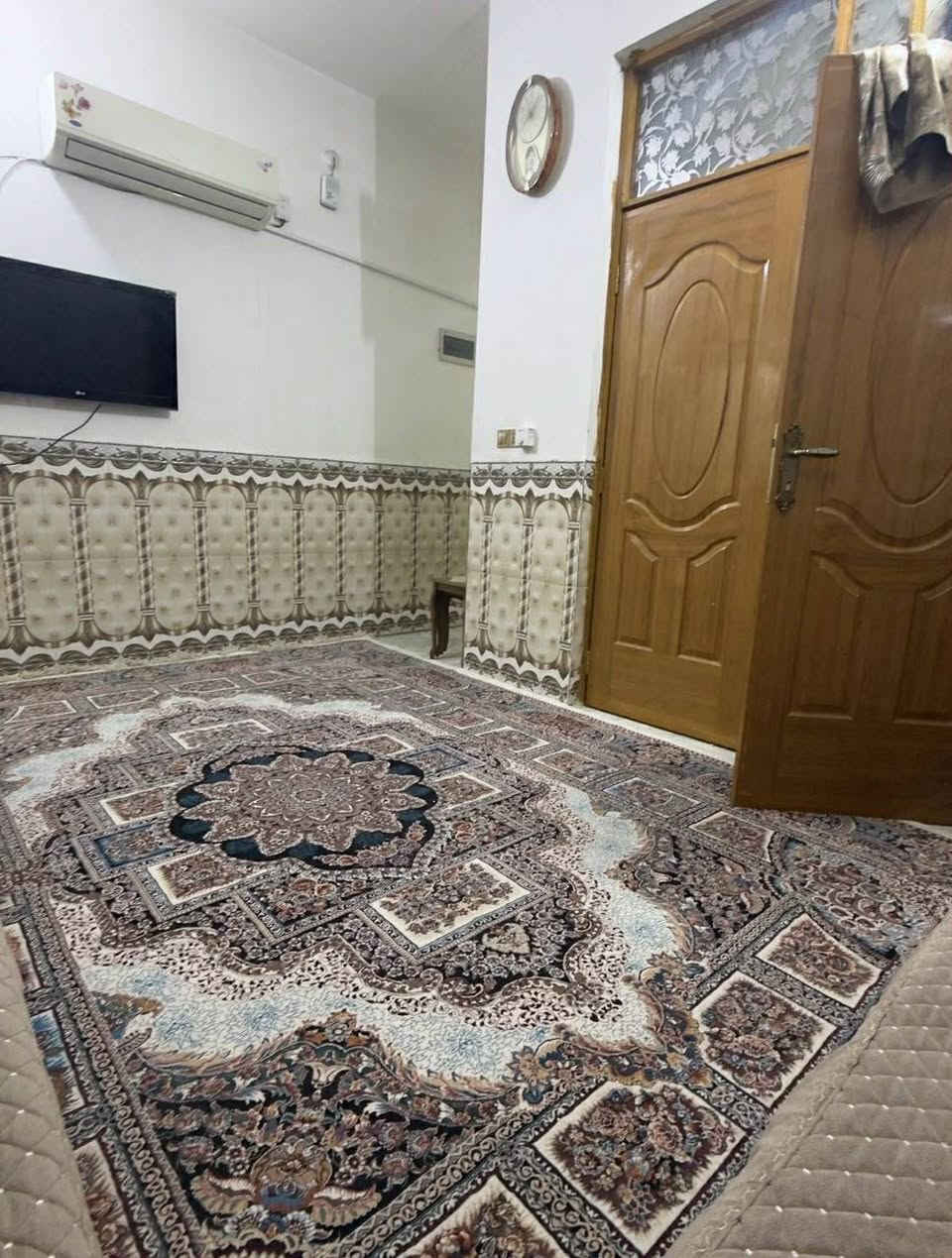 ‏‎‏‎دار للبيع في النجف الاشرف
حي السلام
مساحه الدار  ١٠٠ م  
شارع ١٠ + ساحه موقع مميز
طابق واحد نظيف جداً
السعر مناسب

‏‎  للاستفسار مراجعة مكتب العطاء للوساطه العقاريه في حي الجامعه شارع ابو حكمت مجاور باقر مول 
او الاتصال 
‏‎*********** (يتوفر واتساب)
