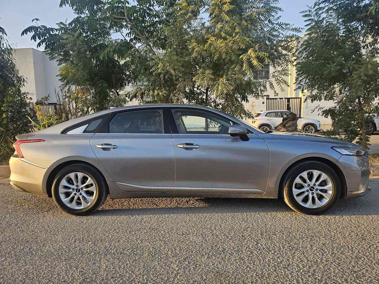 السلام عليكم
k8 2022 للبيع 
تترقم جميع المحافظات 
وارد كوري خط واحد(غاز)
السياره فول مواصفات 
بصمة تشغيل ودخول وتشغيل عن بعد
رادارات(امامي/خلفي/جانبي/نقط عمياء)
توقف ذاتي أمامي وخلفي 
تبريد لمس (قعتين)
كشن كهرباء ومساج وحضن 
الكشن الأمامي  تبريد وتدفئه والخلفي تدفئه فقط 
بردات خلفيه وبرده كهرباء وتفاعليه مع البك 
ثلاث انظمة قيادة
والكثير من المواصفات الأخرى 
سونار داخل المنشور  
بسعر 163$ وبيها مجال للشراي
*********** واتساب
***********
مكاني النجف الاشرف
